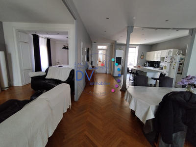 Maison - 326 m² - 10 pièces