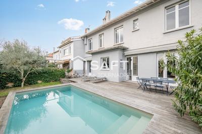 Hôtel particulier - 203 m² - 7 pièces