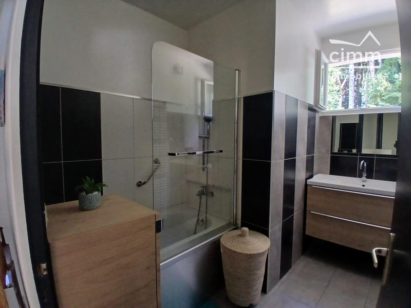 Maison - 240 m² - 4 pièces