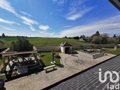 Maison - 210 m² - 7 pièces