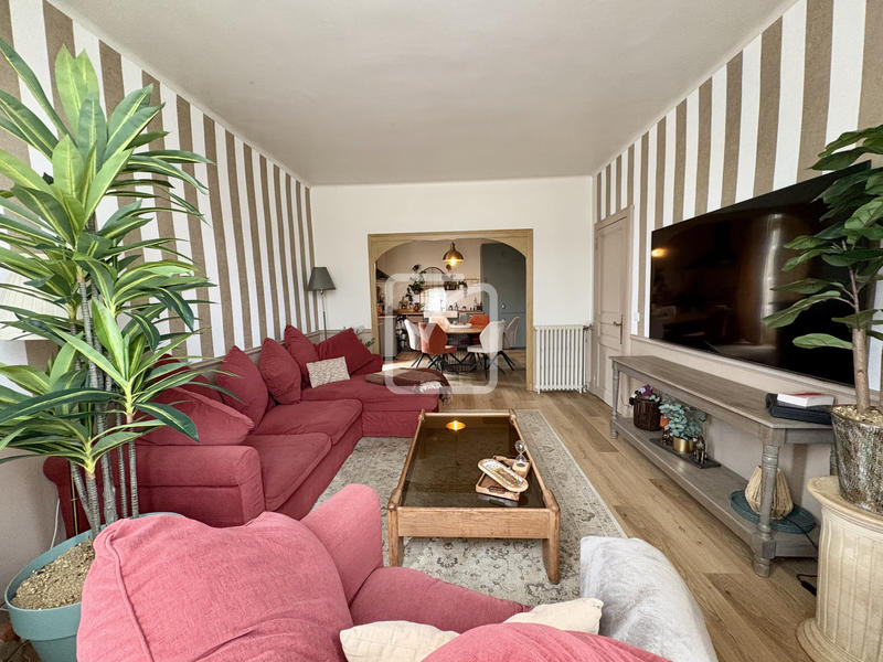 Maison - 200 m² - 8 pièces