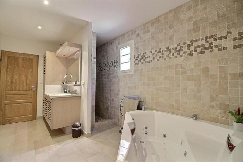 Maison - 196 m² - 7 pièces