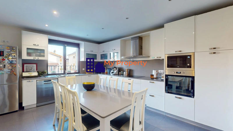 Maison - 137 m² - 7 pièces