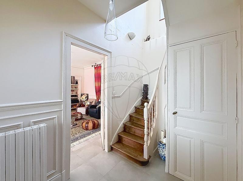 Maison - 445 m² - 8 pièces