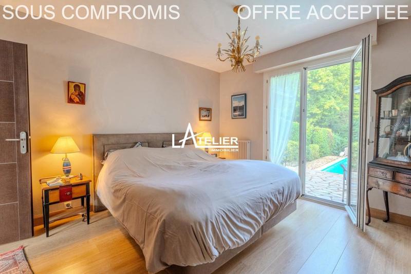 Maison - 230 m² - 8 pièces
