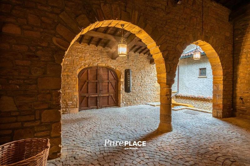 Maison en pierre - 262 m² - 6 pièces