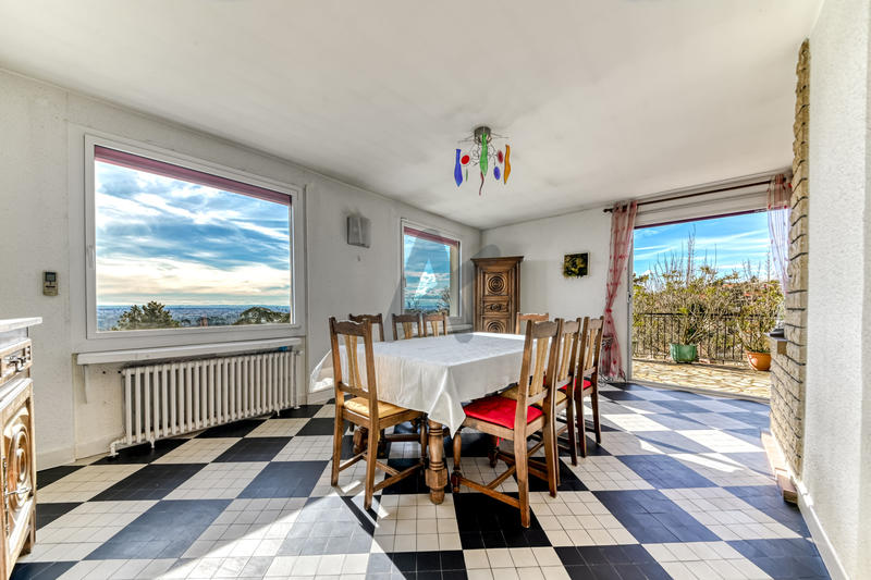 Maison - 320 m² - 7 pièces