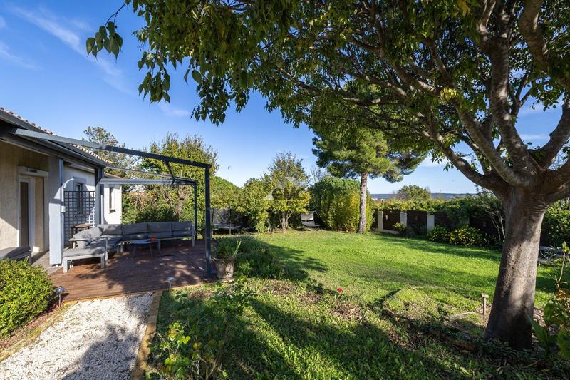 Maison - 219 m² - 9 pièces