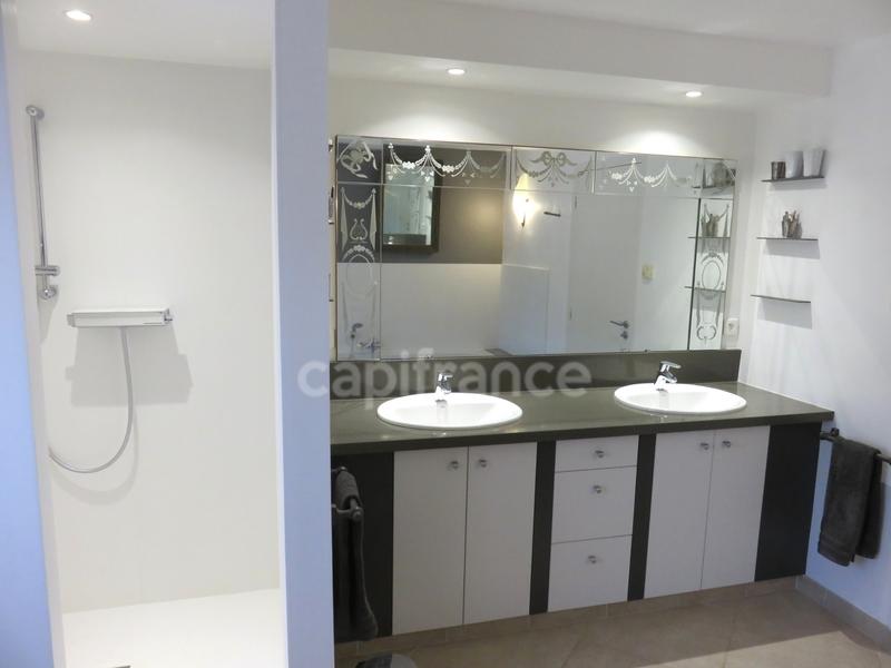 Villa - 293 m² - 10 pièces