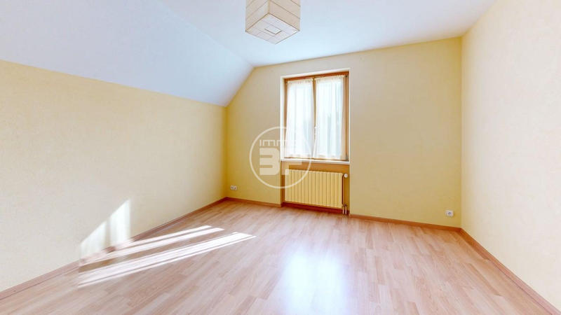 Maison traditionnelle - 150 m² - 6 pièces