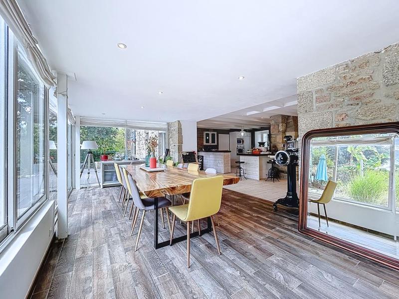 Maison - 221 m² - 6 pièces