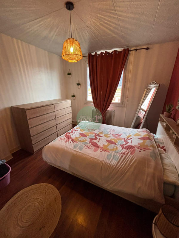 Appartement - 80 m² - 5 pièces