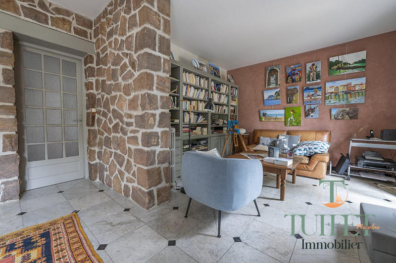 Maison - 220 m² - 9 pièces