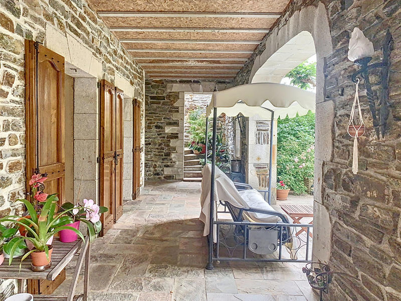 Demeure - 242 m² - 8 pièces