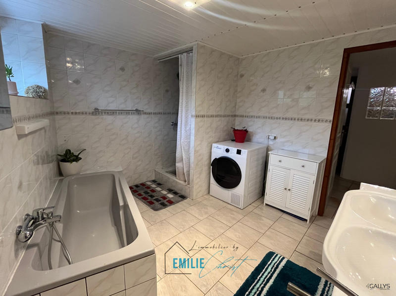 Maison - 121 m² - 5 pièces