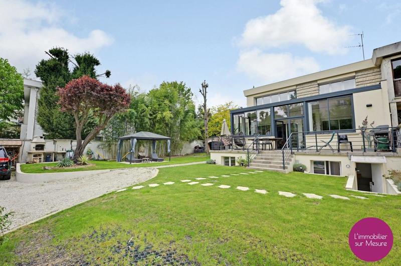 Villa - 300 m² - 7 pièces