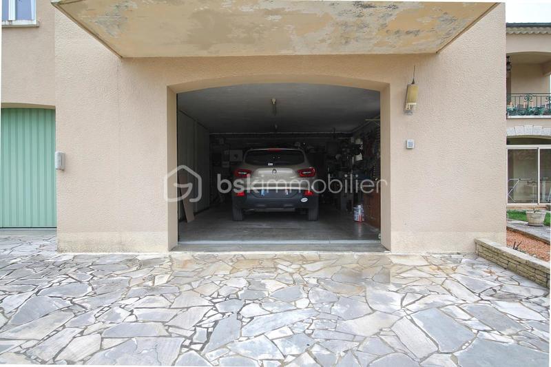 Villa - 222 m² - 9 pièces