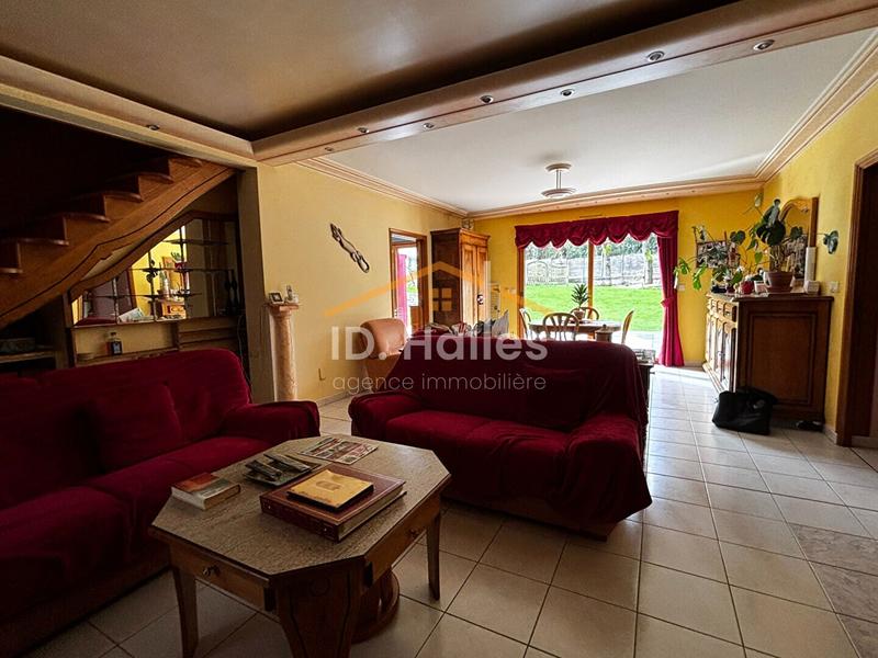 Maison - 245 m² - 10 pièces