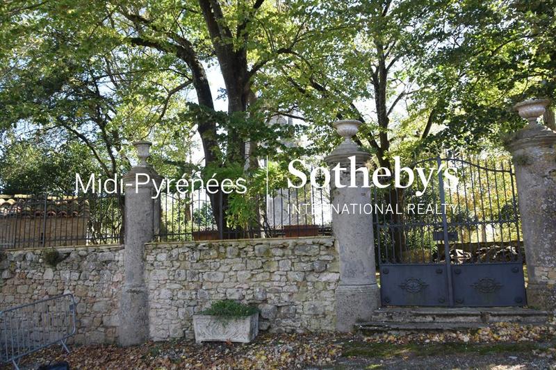 Château - 555 m² - 10 pièces