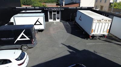 Local commercial - 1 241 m² - 6 pièces