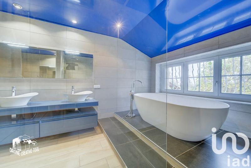 Maison - 290 m² - 10 pièces