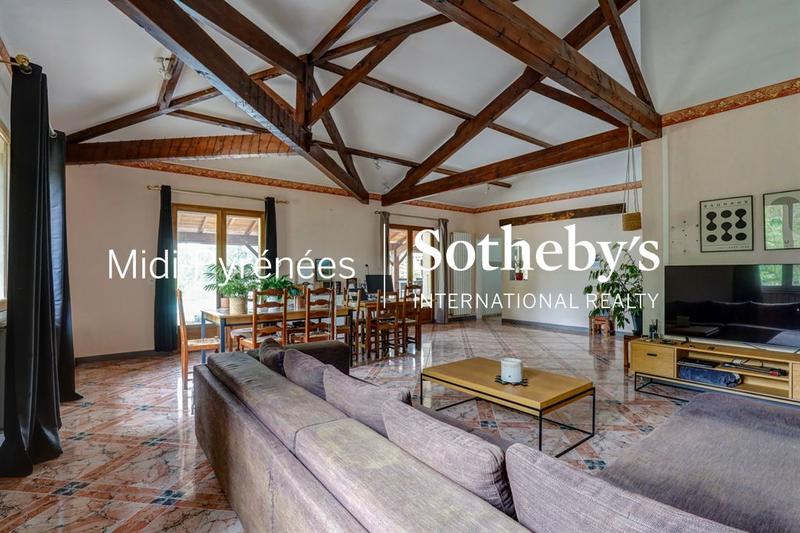 Maison - 307 m² - 9 pièces