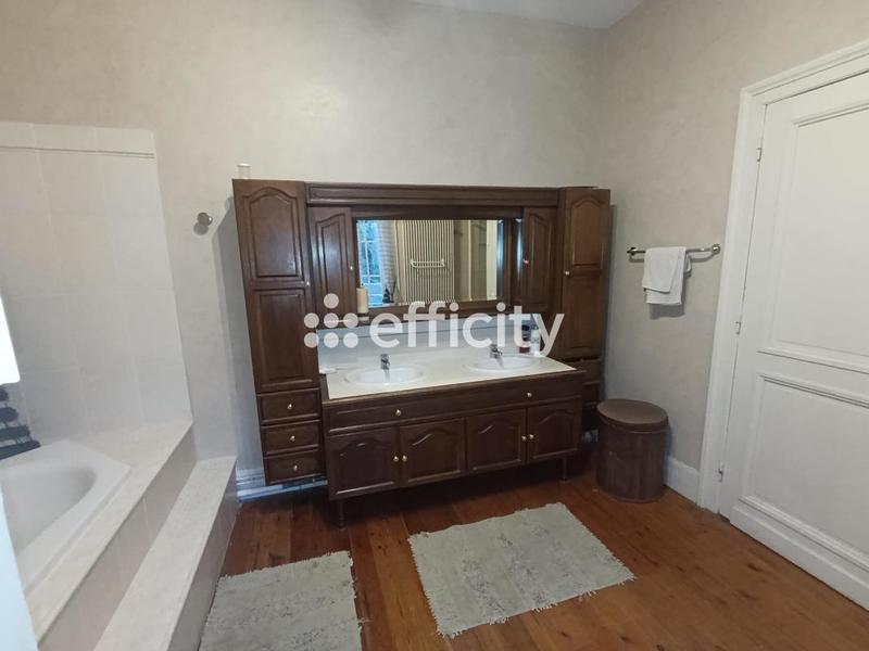 Maison - 274 m² - 10 pièces