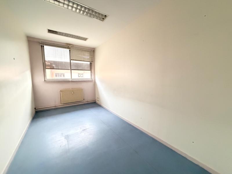 Local d'activités - 154 m²