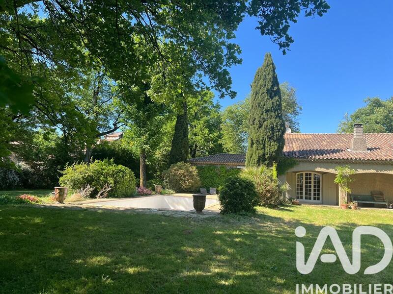 Maison de maîtres - 240 m² - 7 pièces