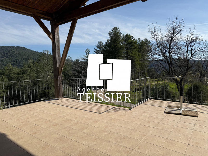 Maison - 217 m² - 9 pièces