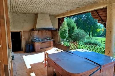 Propriété - 325 m² - 10 pièces