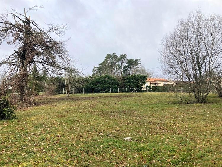 Terrain constructible - 1 402 m²