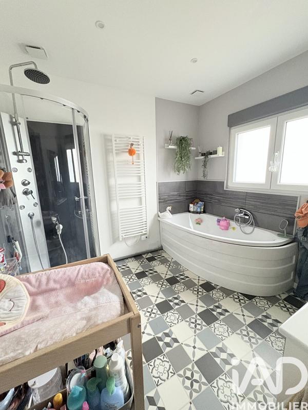 Maison - 95 m² - 5 pièces