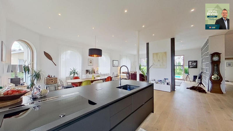 Maison - 308 m² - 8 pièces