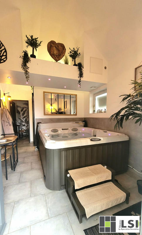 Maison - 240 m² - 10 pièces