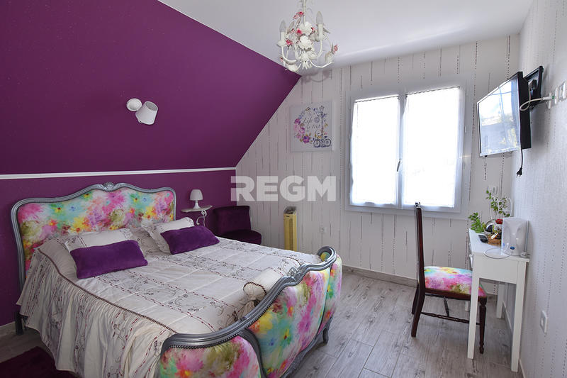 Maison - 295 m² - 11 pièces