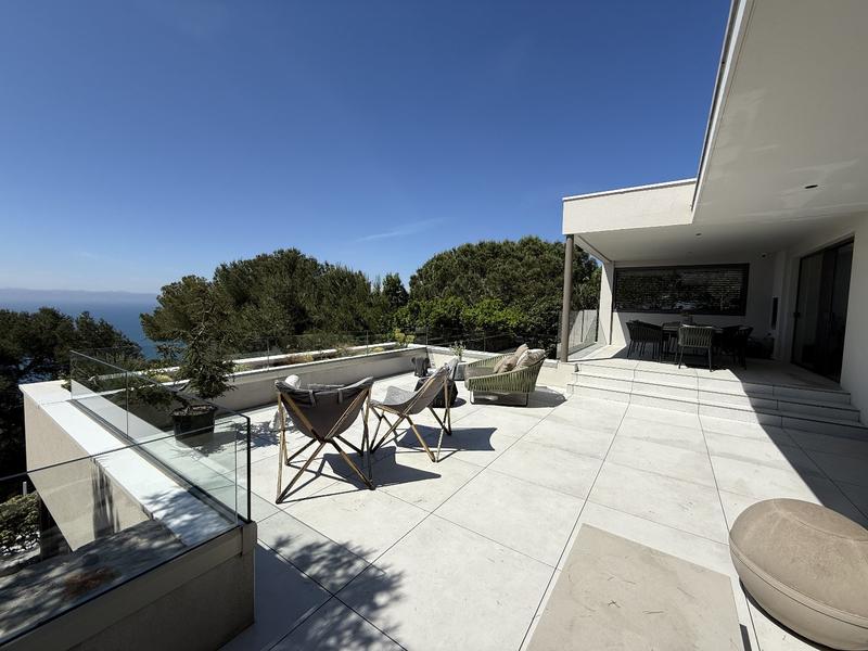 Maison - 280 m² - 8 pièces