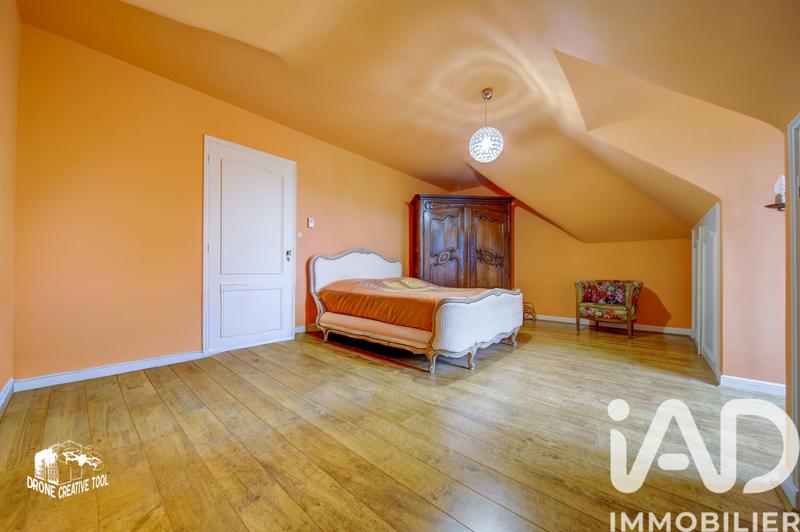 Maison - 239 m² - 7 pièces