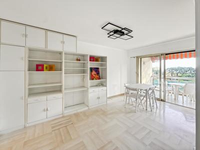 Studio - 30 m² - 1 pièce