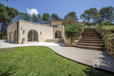 Maison - 540 m² - 10 pièces