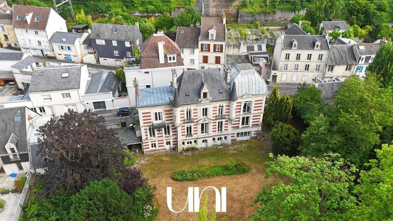 Maison - 427 m² - 14 pièces