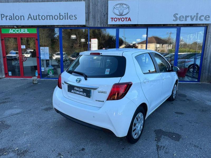 Toyota Yaris III Hybride 100h - Bv E-Cvt Dynamic