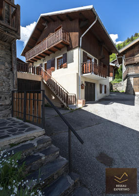 Maison - 244 m² - 7 pièces