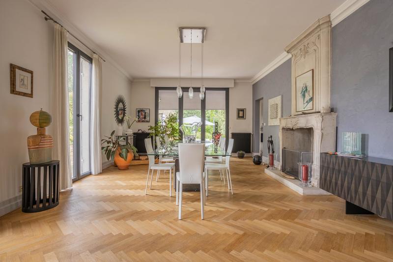 Maison - 390 m² - 10 pièces