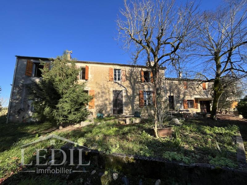 Propriété - 207 m² - 6 pièces