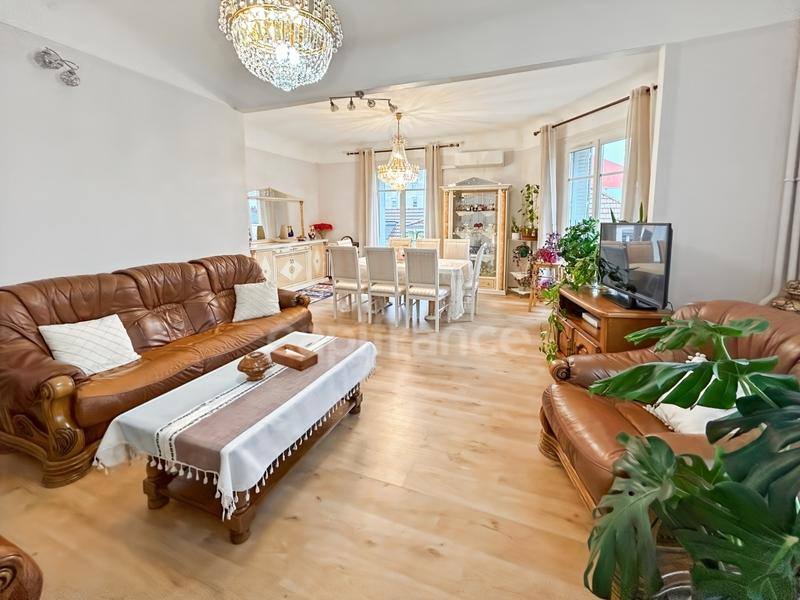 Appartement bourgeois - 143 m² - 6 pièces