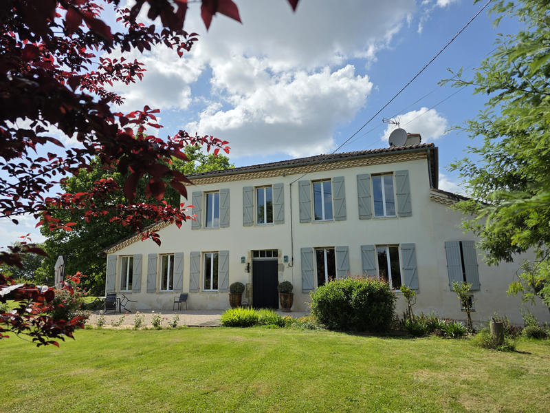 Maison - 262 m² - 9 pièces