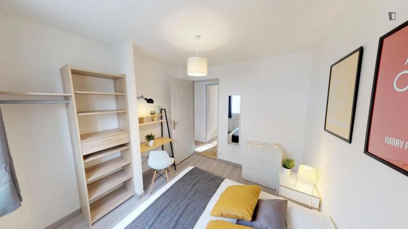 Chambre - 9 m² - 5 pièces