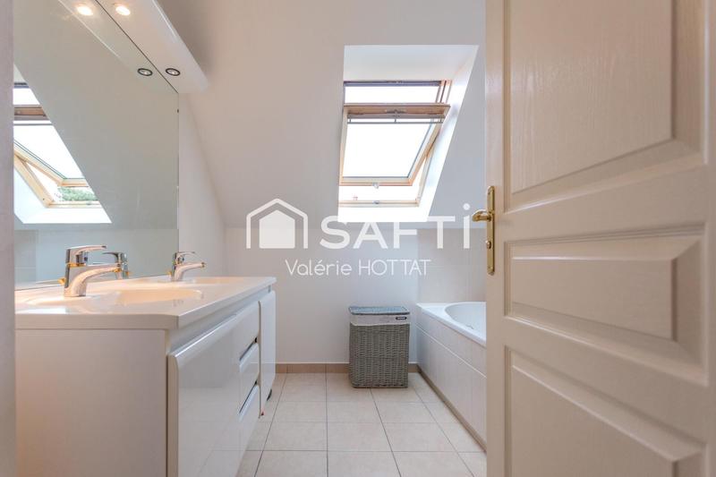 Maison - 227 m² - 8 pièces