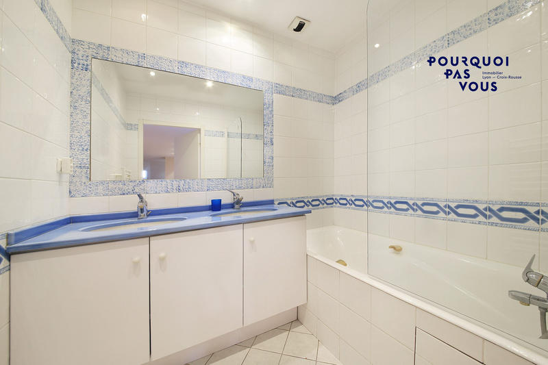 Appartement - 210 m² - 6 pièces